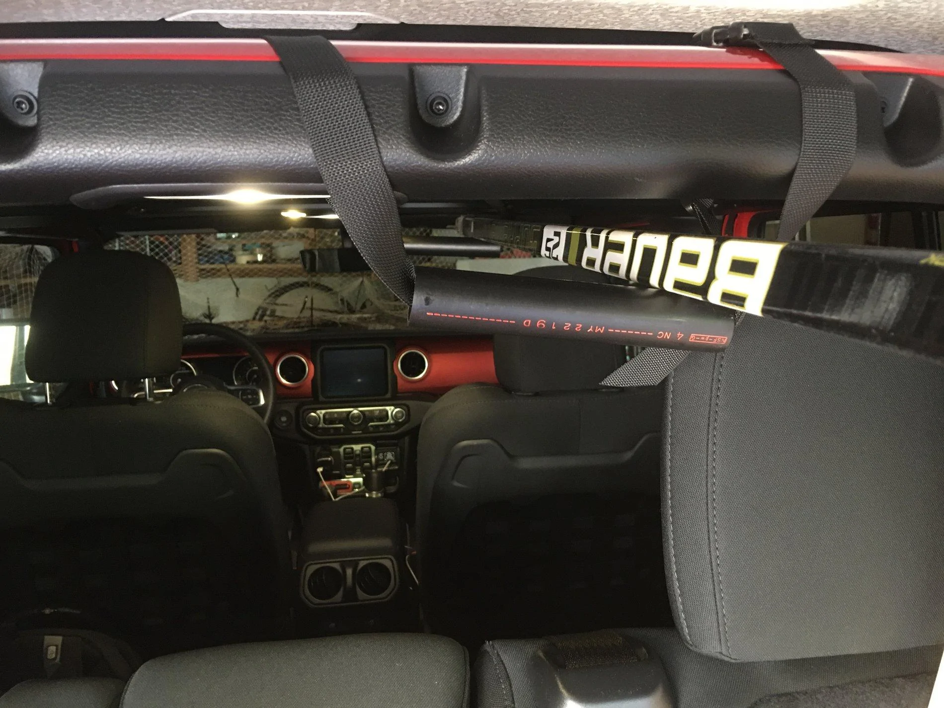 Jeep Wrangler JL Hockey stick interior rack IMG_4702