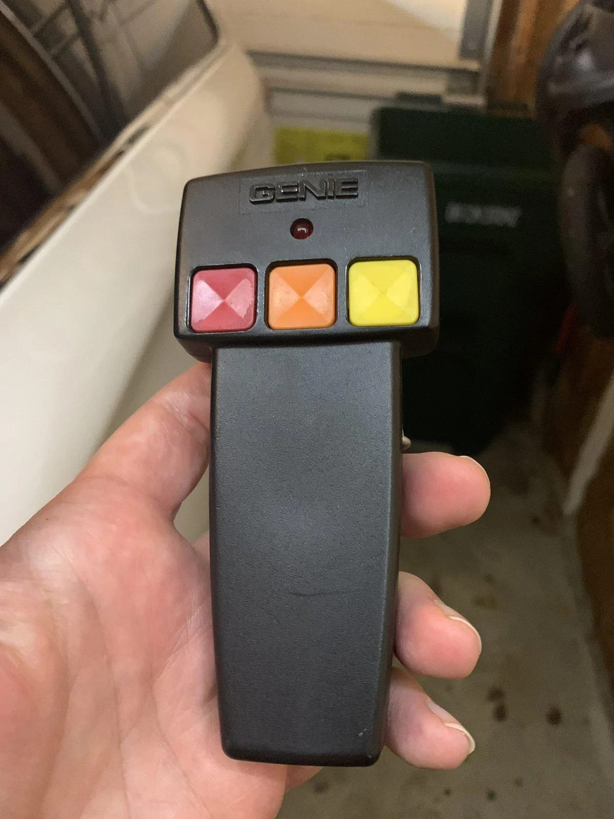 Jeep Wrangler JL Garage door button on sunvisor ? 31CDCBD2-30D3-4384-87E1-49A721987135