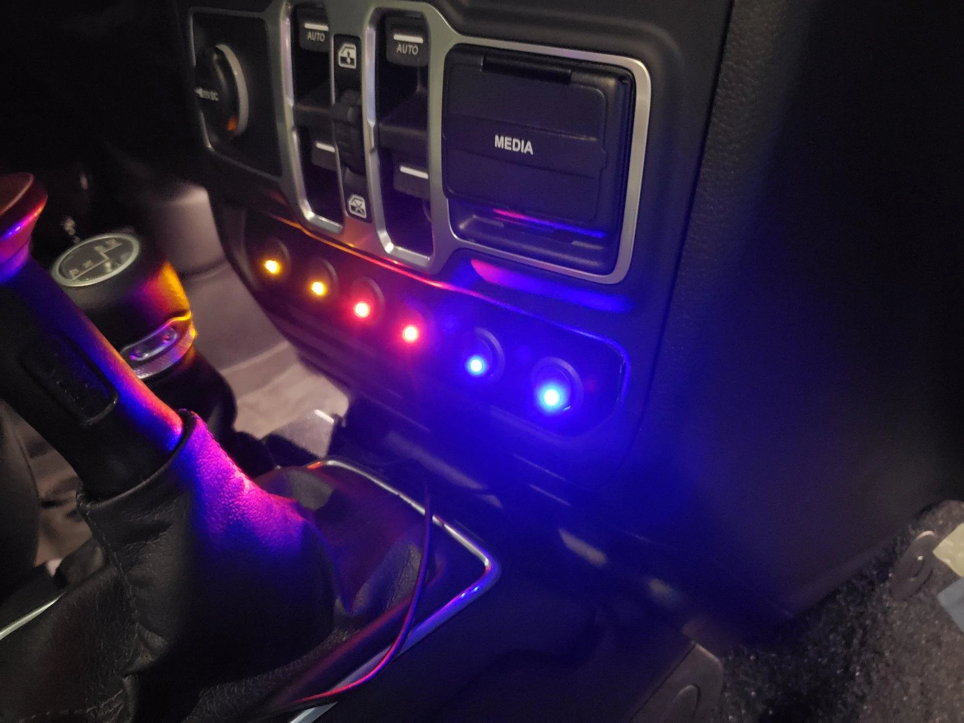 Jeep Wrangler JL A pillar lights 20190928_221112