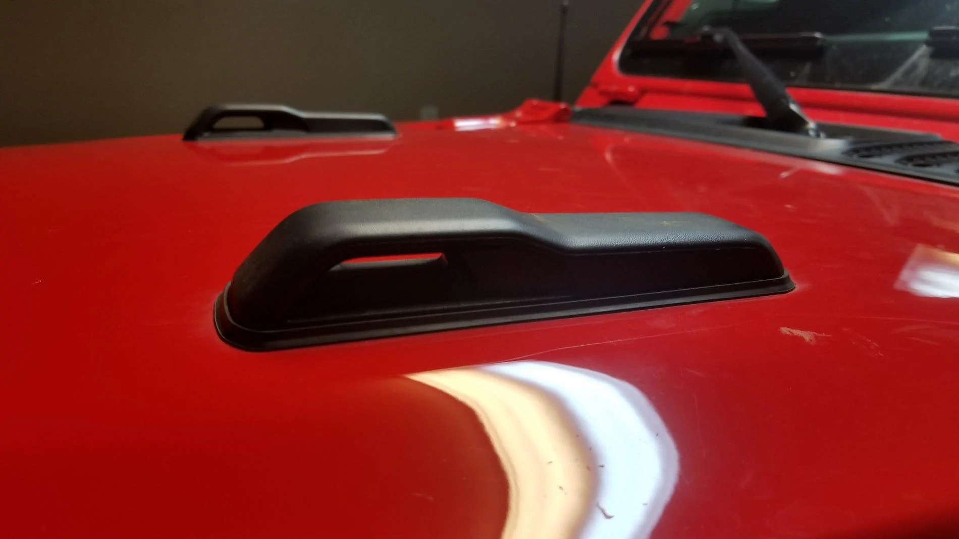 Jeep Wrangler JL Can the windshield catches be removed? 20191010_092140