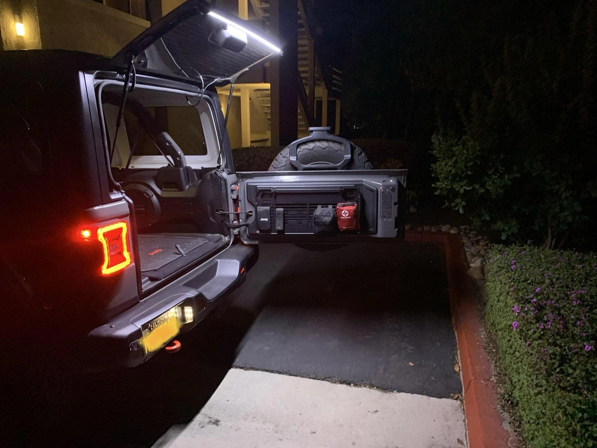 Jeep Wrangler JL Tailgate Brawlee LED light 79852ECF-37D5-4C69-A6F2-B2C4D41301CF