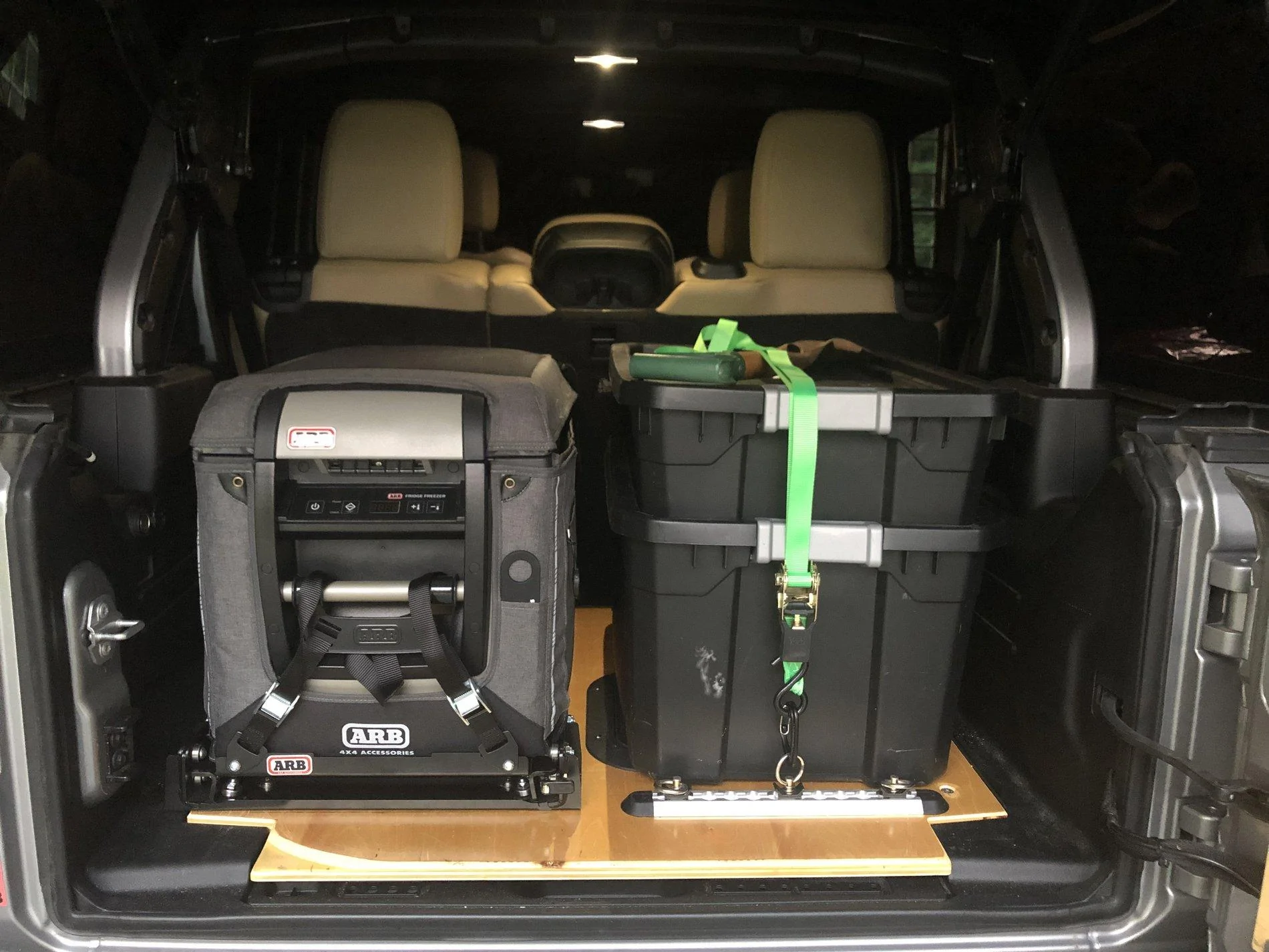 Jeep Wrangler JL Front Runner Wolf Pack Storage / Steel Latch Mod IMG-4187