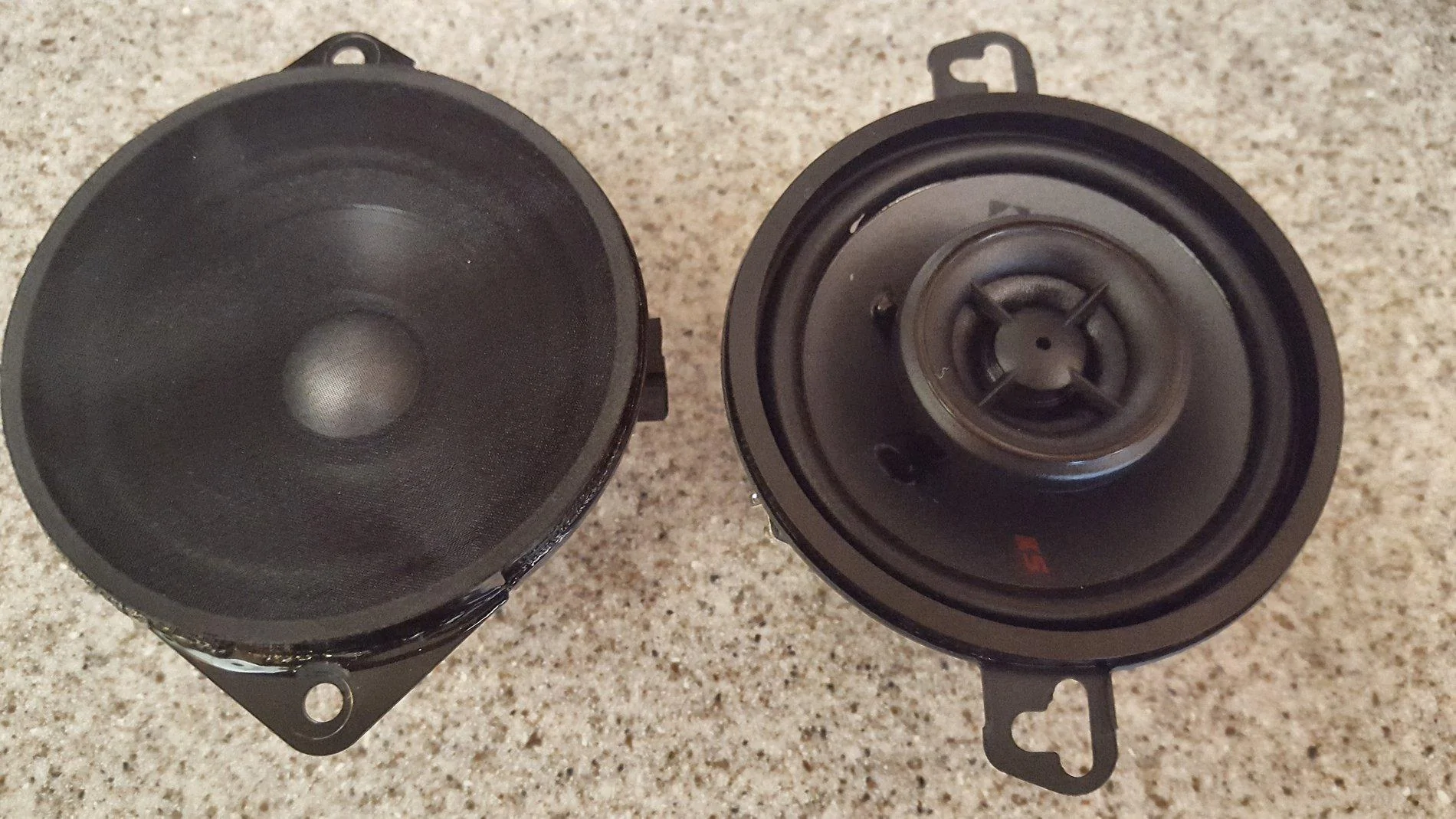 Jeep Wrangler JL Uconnect 8.4 Alpine Speaker Replacement 20191002_182556