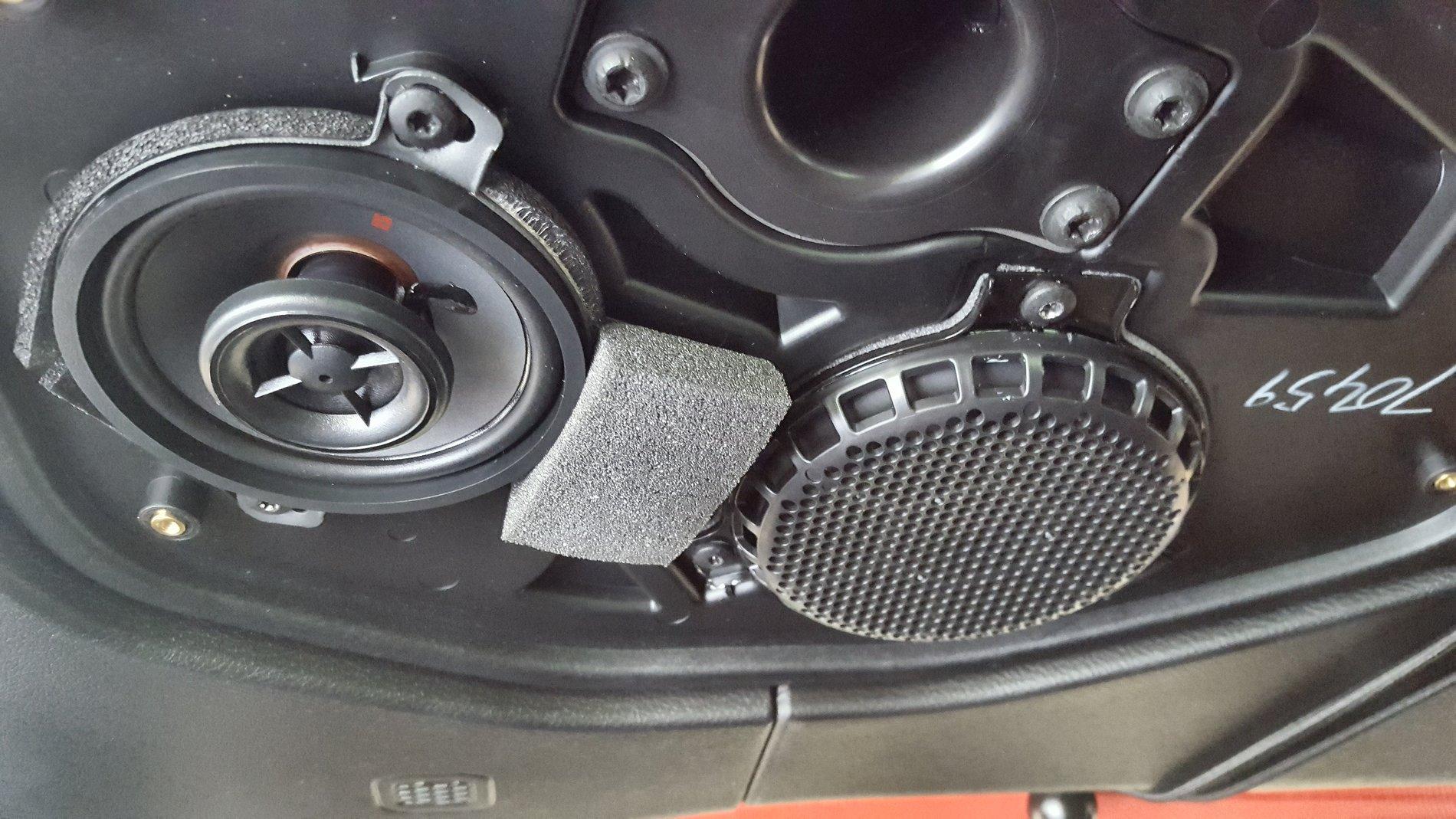 Jeep Wrangler JL Uconnect 8.4 Alpine Speaker Replacement 20191009_161634