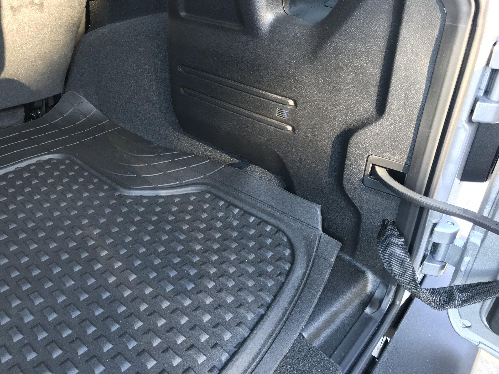 Jeep Wrangler JL Trunk Liner 1CBA57A2-3783-45D3-93BD-3EF0F078F4CC
