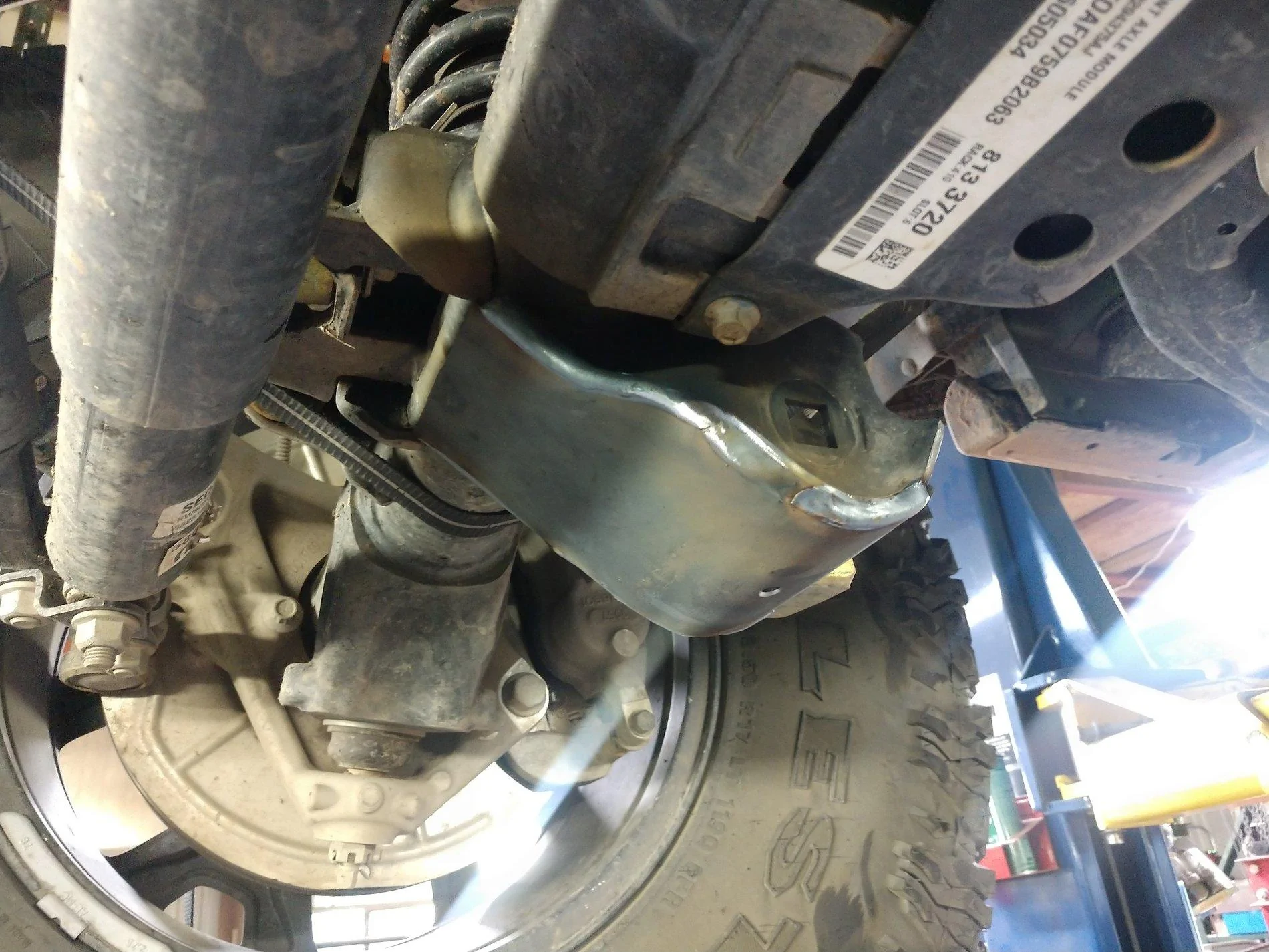 Jeep Wrangler JL LCA skids at front axle IMG_20191020_181834232