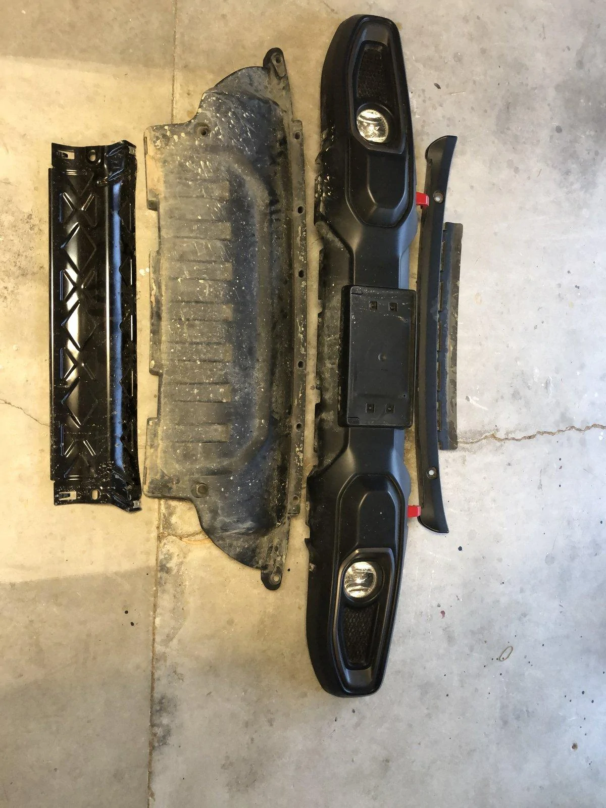 Jeep Wrangler JL 2018 JL Rubicon Plastic front bumper AE5FFABE-D03D-459B-BB63-3EA7E75C20CC