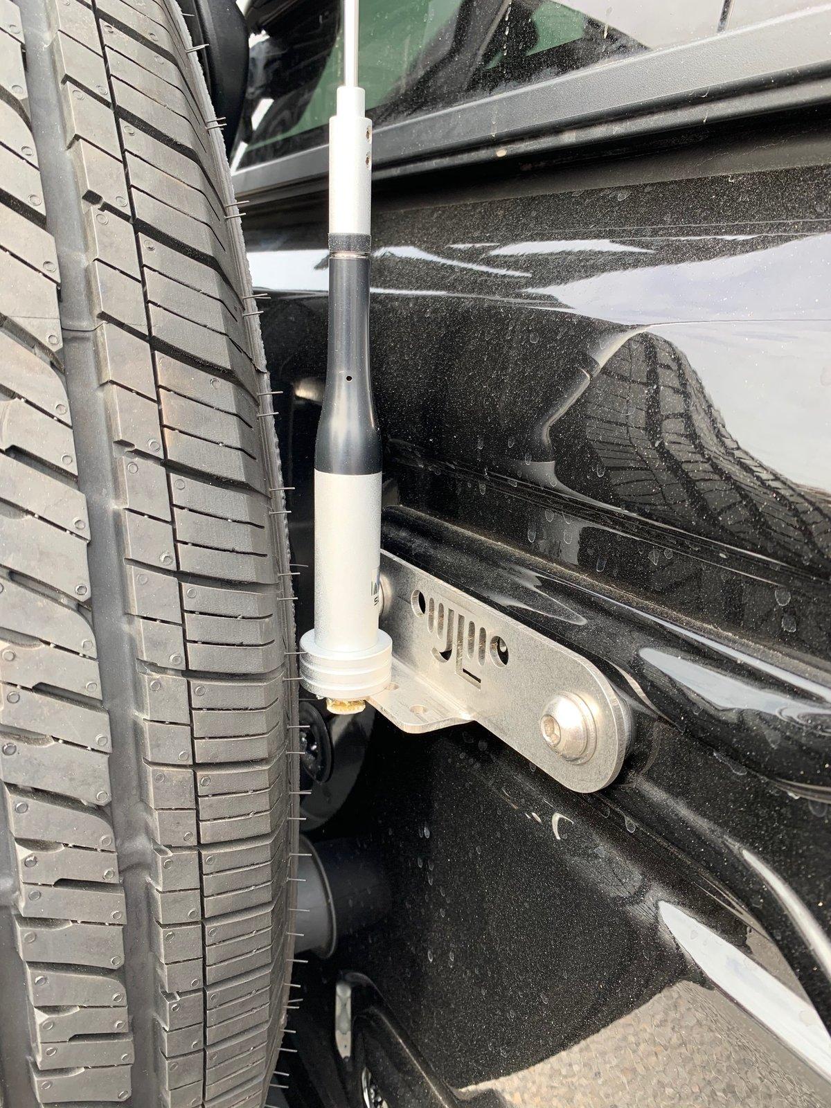 Jeep Wrangler JL SWR problems - Cooltech tailgate mount, 4' Firestik IMG_0269