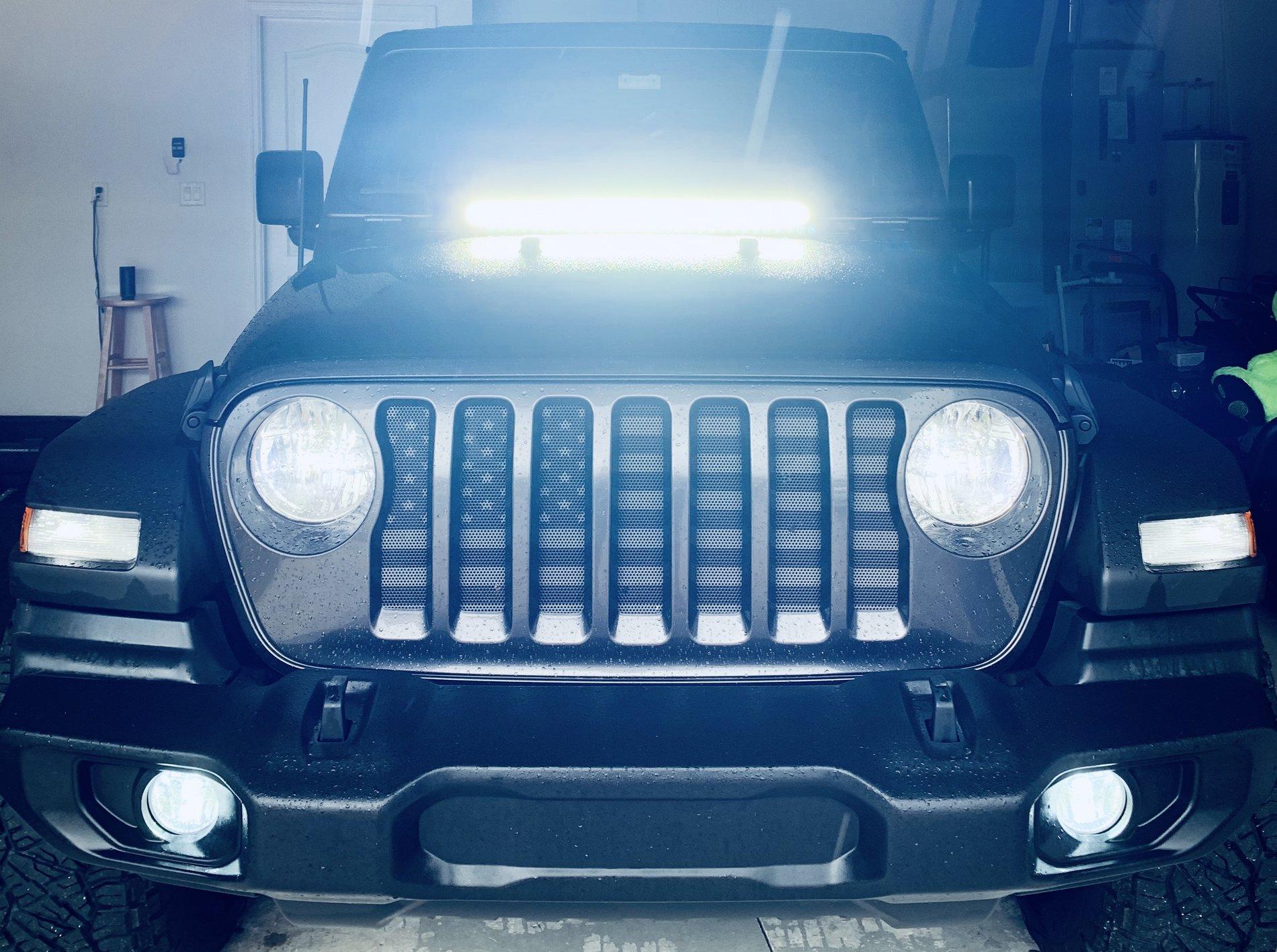 Jeep Wrangler JL ANYONE ELSE GETTING FLASHED WITH NON LED HEAD LIGHTS? F9CDC23F-5418-4220-B405-DE9980475A19