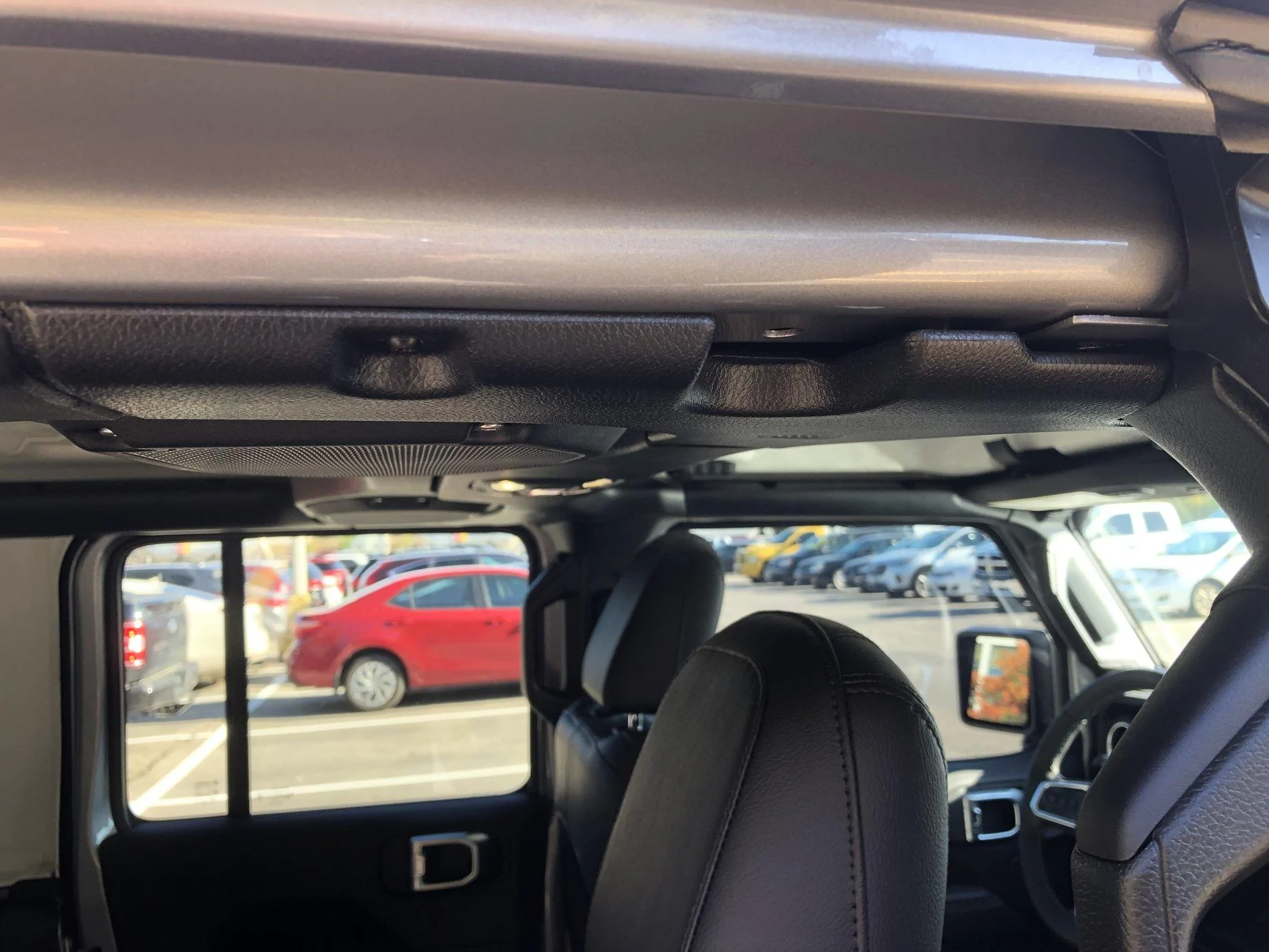 Jeep Wrangler JL Plastic panels on side bars loose IMG_0112
