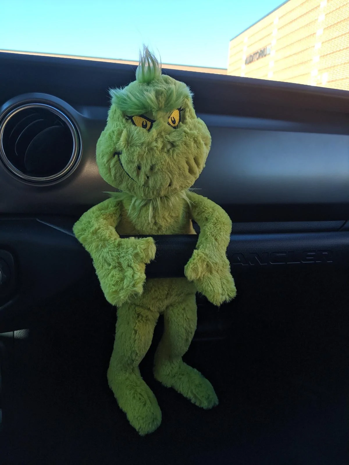 Jeep Wrangler JL Anyone else have a mascot? HFHXJ2
