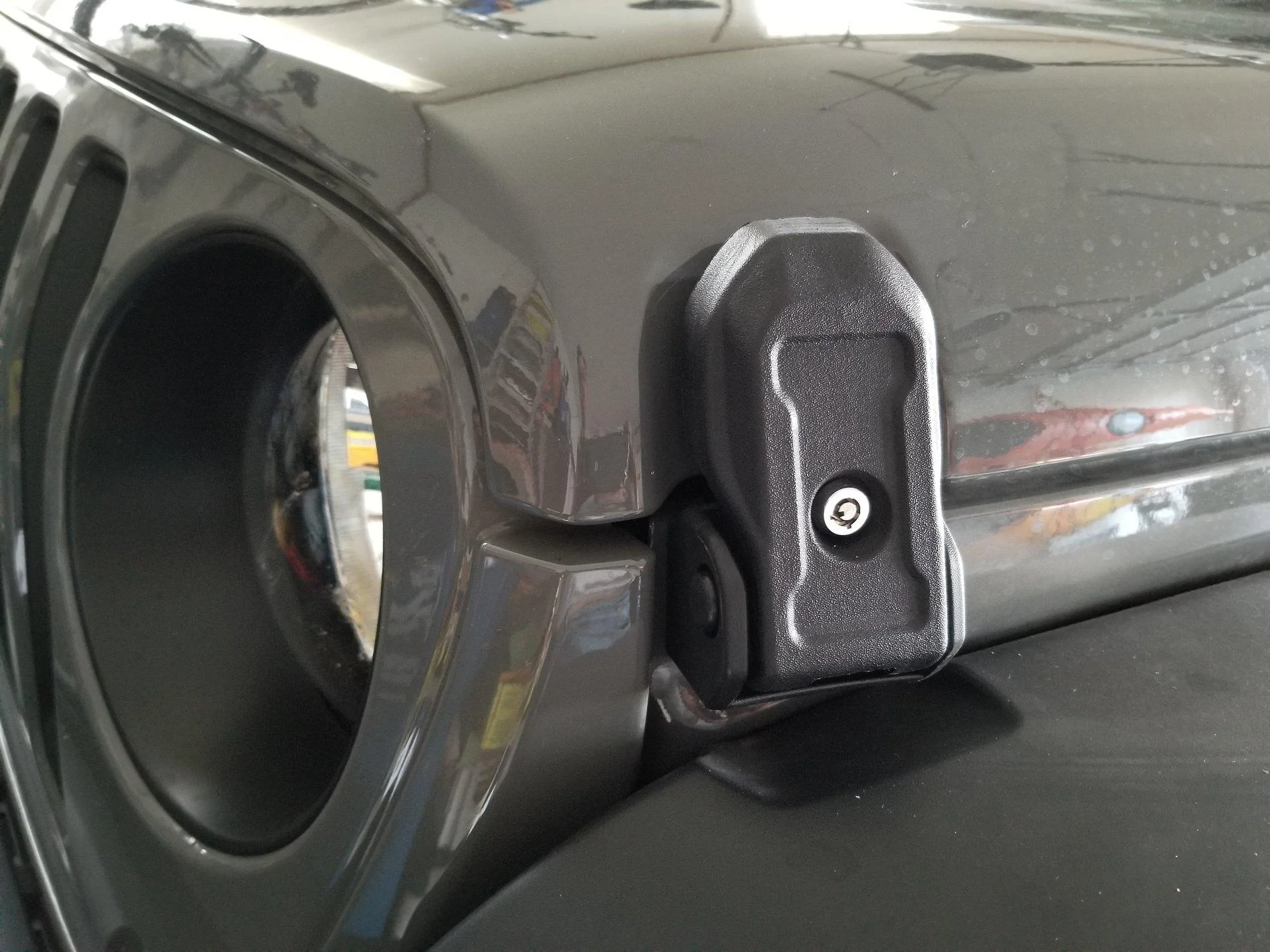 Jeep Wrangler JL Anyone try these Amazon Hood Locks? 20191102_155645