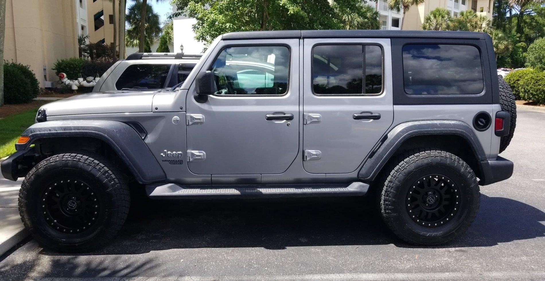 Jeep Wrangler JL Dwayne's Sport Journal 38668144_2148905358661423_1213171808346308608_n