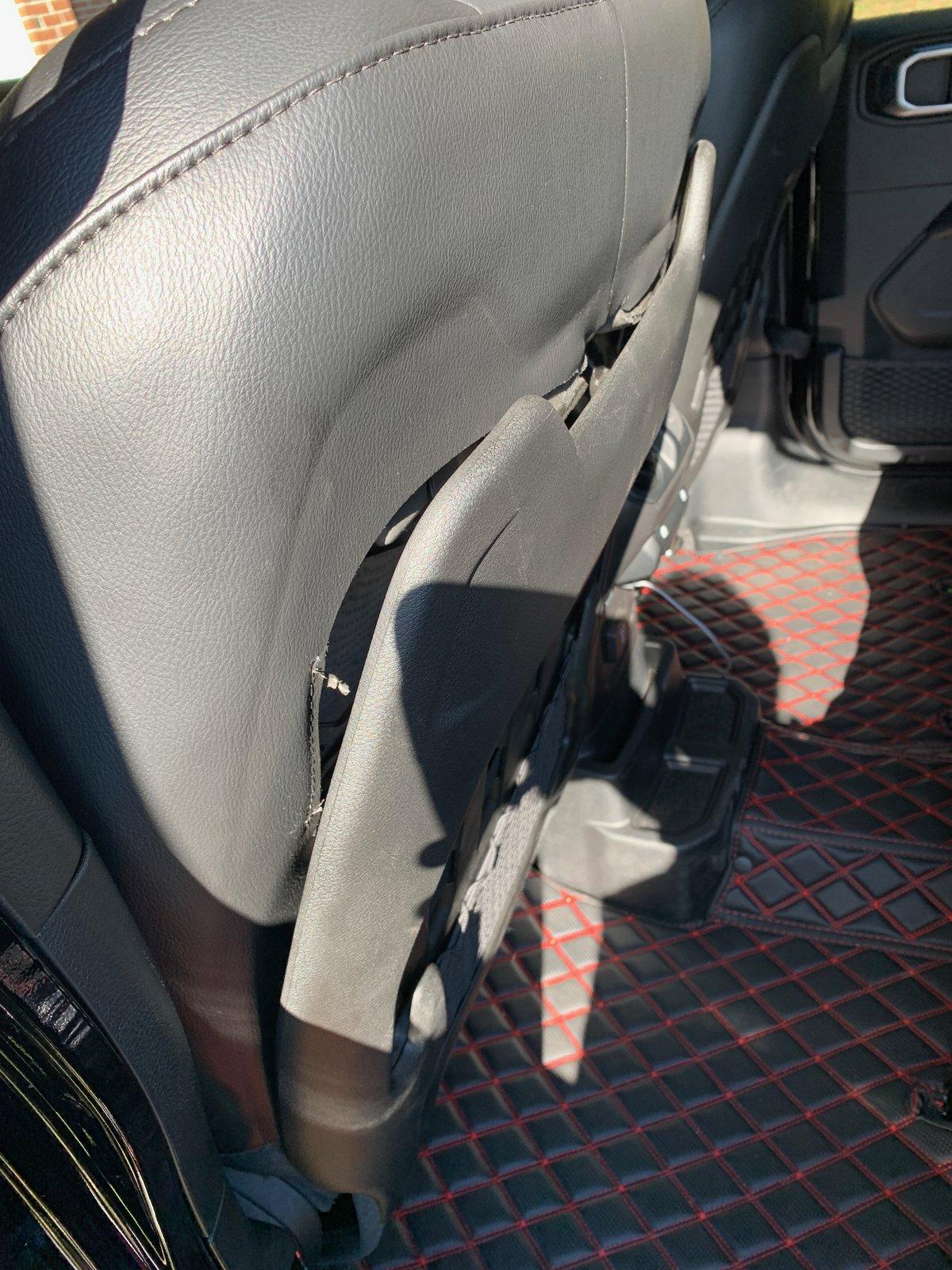 Jeep Wrangler JL Drivers Seat coming apart IMG_3749
