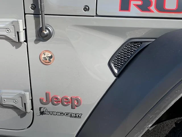Jeep Wrangler JL Sting-Gray Badges j