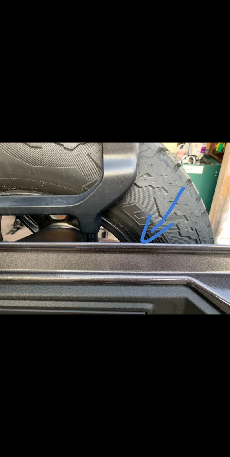 Jeep Wrangler JL JLU 2019 Rattle in Tailgate Area E5E4D50A-F758-4331-9690-ECA296307FE6