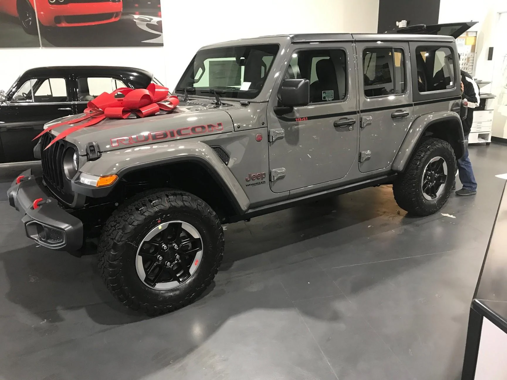Jeep Wrangler JL STING GRAY Wrangler JL Club jeep sting gray 1941 black grill red