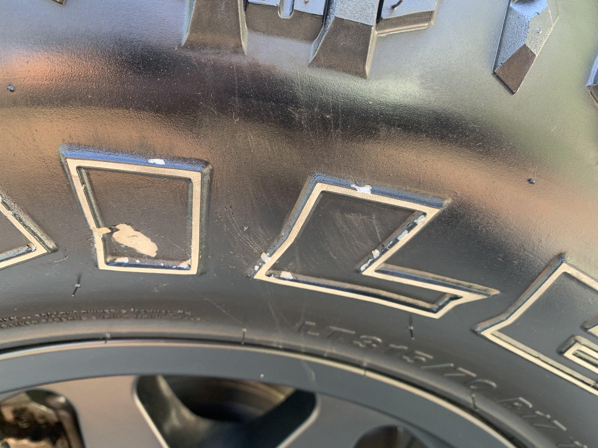 Jeep Wrangler JL Damaged tire sidewall IMG_3193.JPG