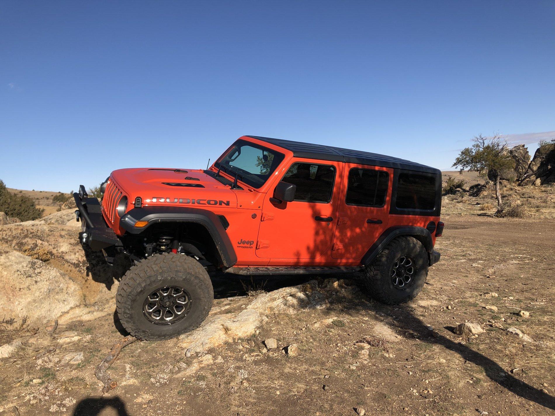 Jeep Wrangler JL 17x9 +12 offset wheels FA2AC330-E034-4001-B56F-522A6EF8480D