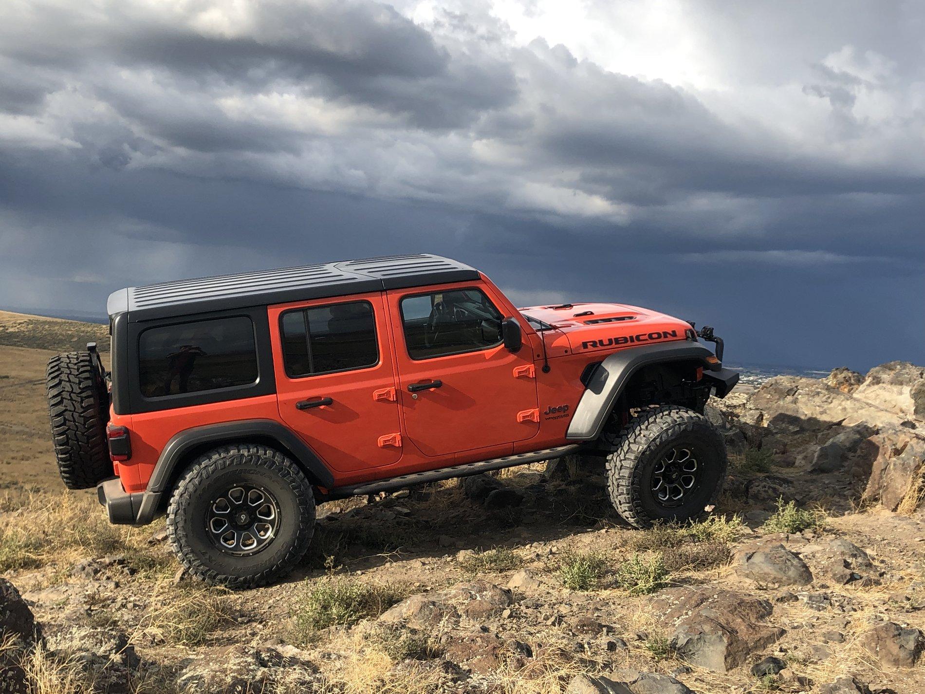 Jeep Wrangler JL 17x9 +12 offset wheels 32955D47-2A6D-4252-BB91-BFB25BA3697E