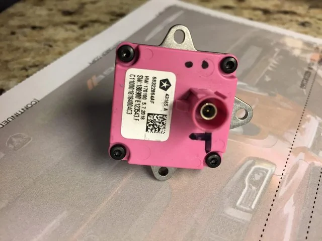Jeep Wrangler JL Audio system issue - cutting in and out 6jRYwSMl