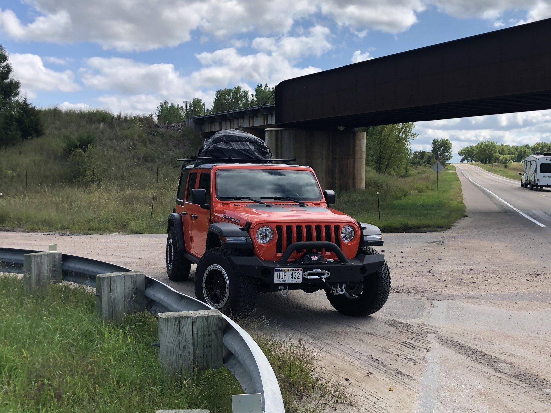 Jeep Wrangler JL Let's See Some JLU Gutter Mounted Crossbars 6893626F-7EAD-4966-9019-DCDE34DB6CF4