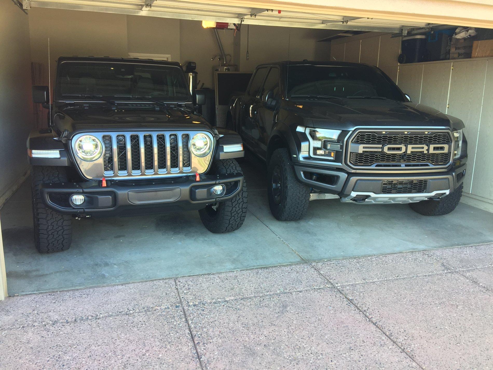 Jeep Wrangler JL Raptor Grille DRLs? IMG_2348