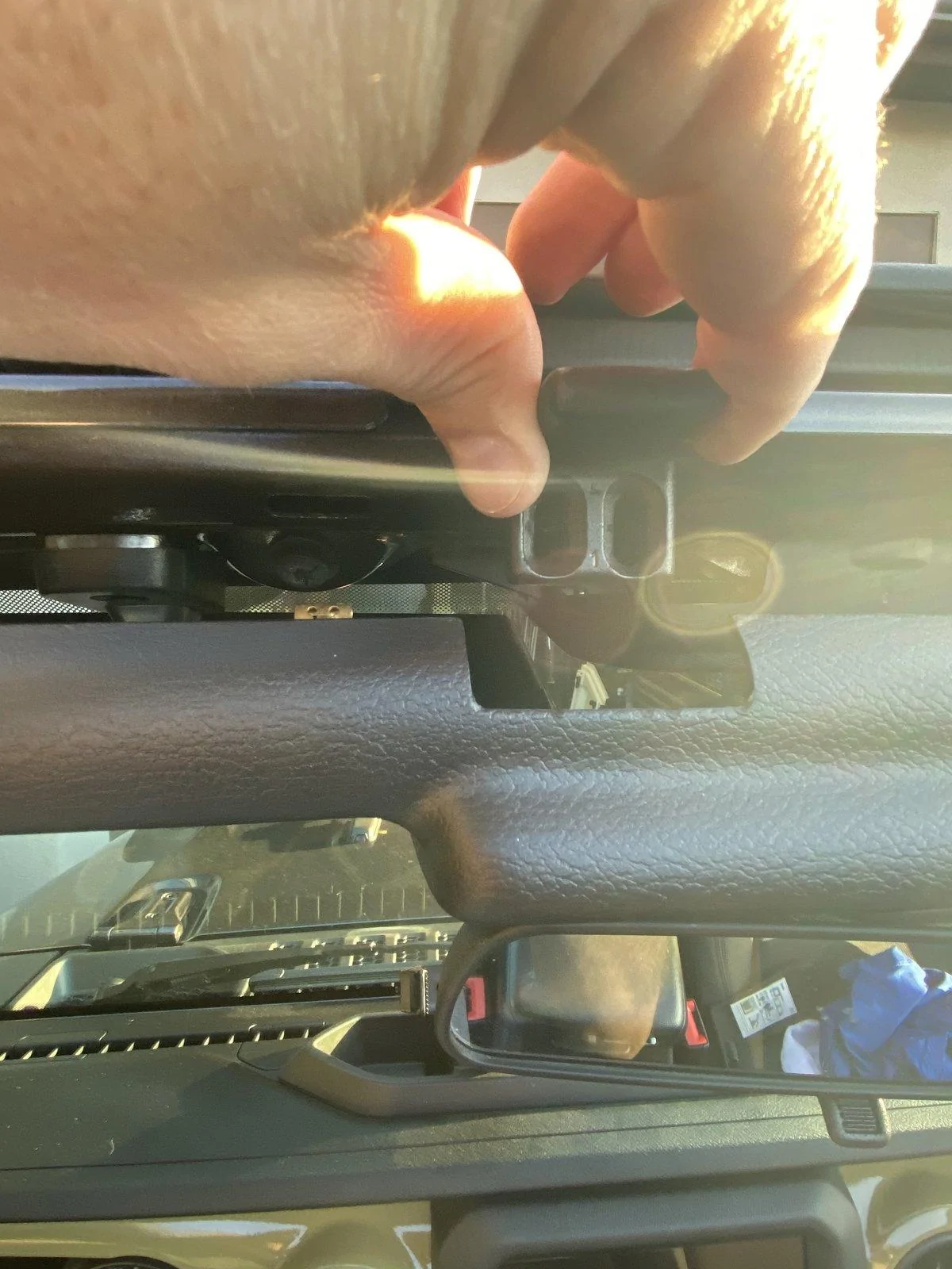 Jeep Wrangler JL Freedom top bracket question. Help needed. 1985FAFA-E96A-49E7-AA57-327894A30FE9