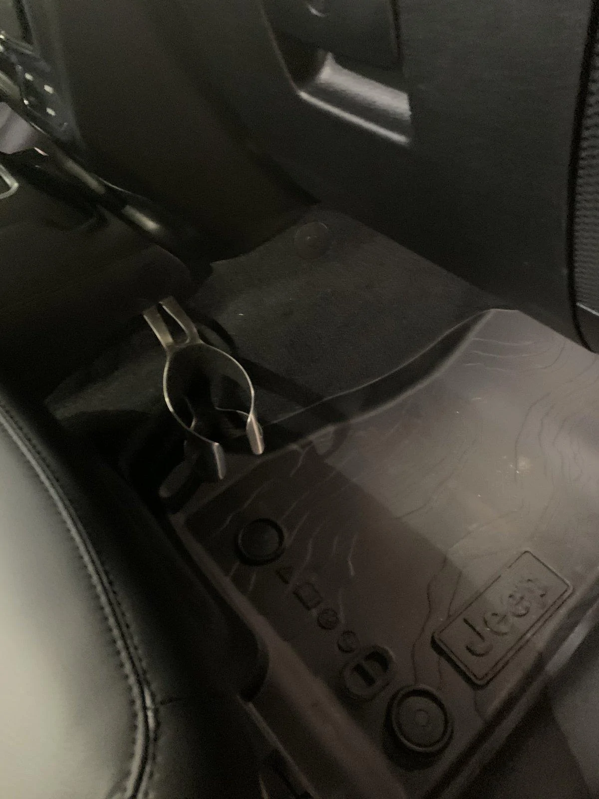 Jeep Wrangler JL Ultimate Cupholder hack 828940A2-2502-43C2-8605-5718AFE6AD96