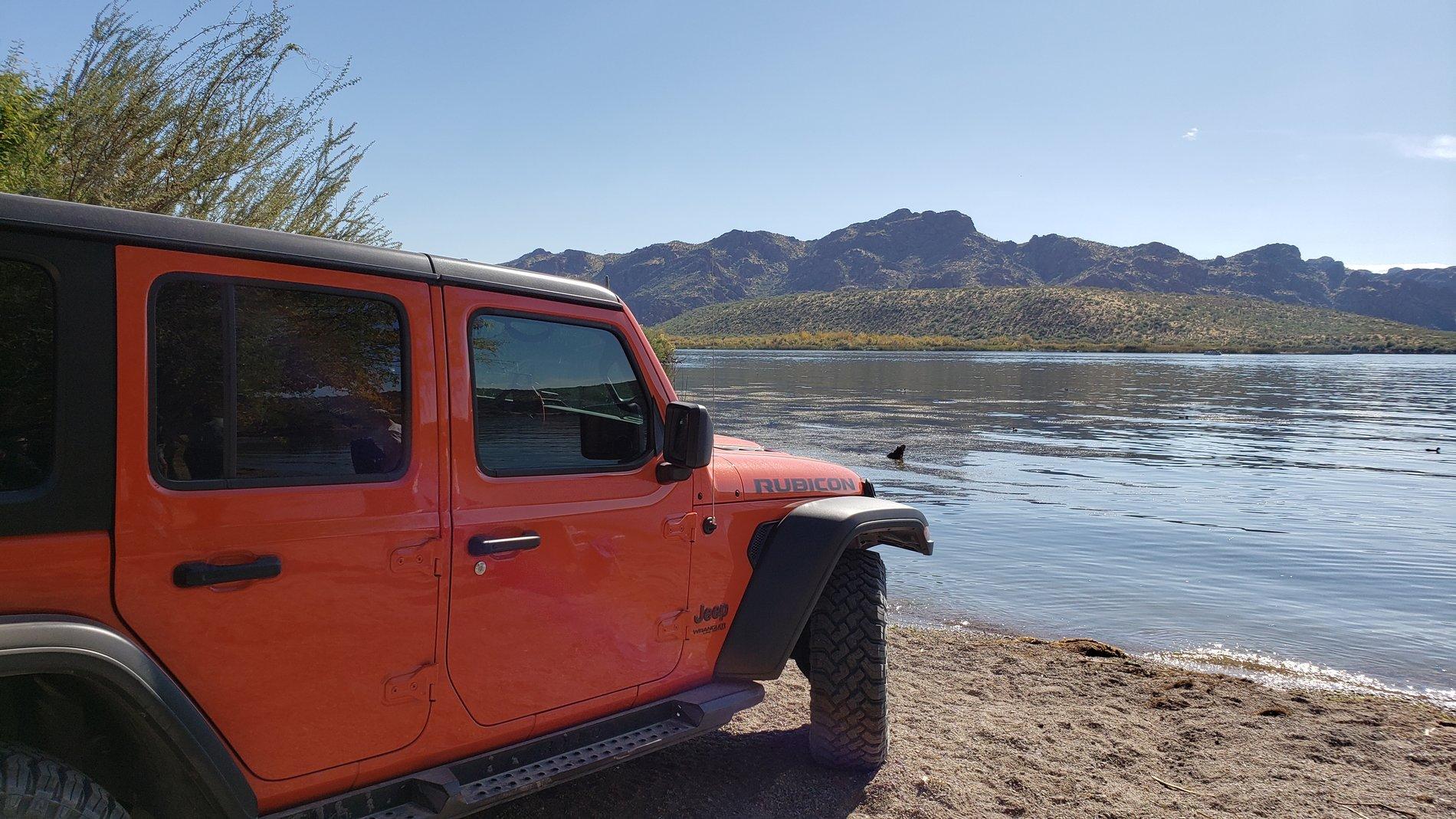 Jeep Wrangler JL Rocker Panel protection w/steps 15278C21-C9D4-44DE-83BD-146D35C73653
