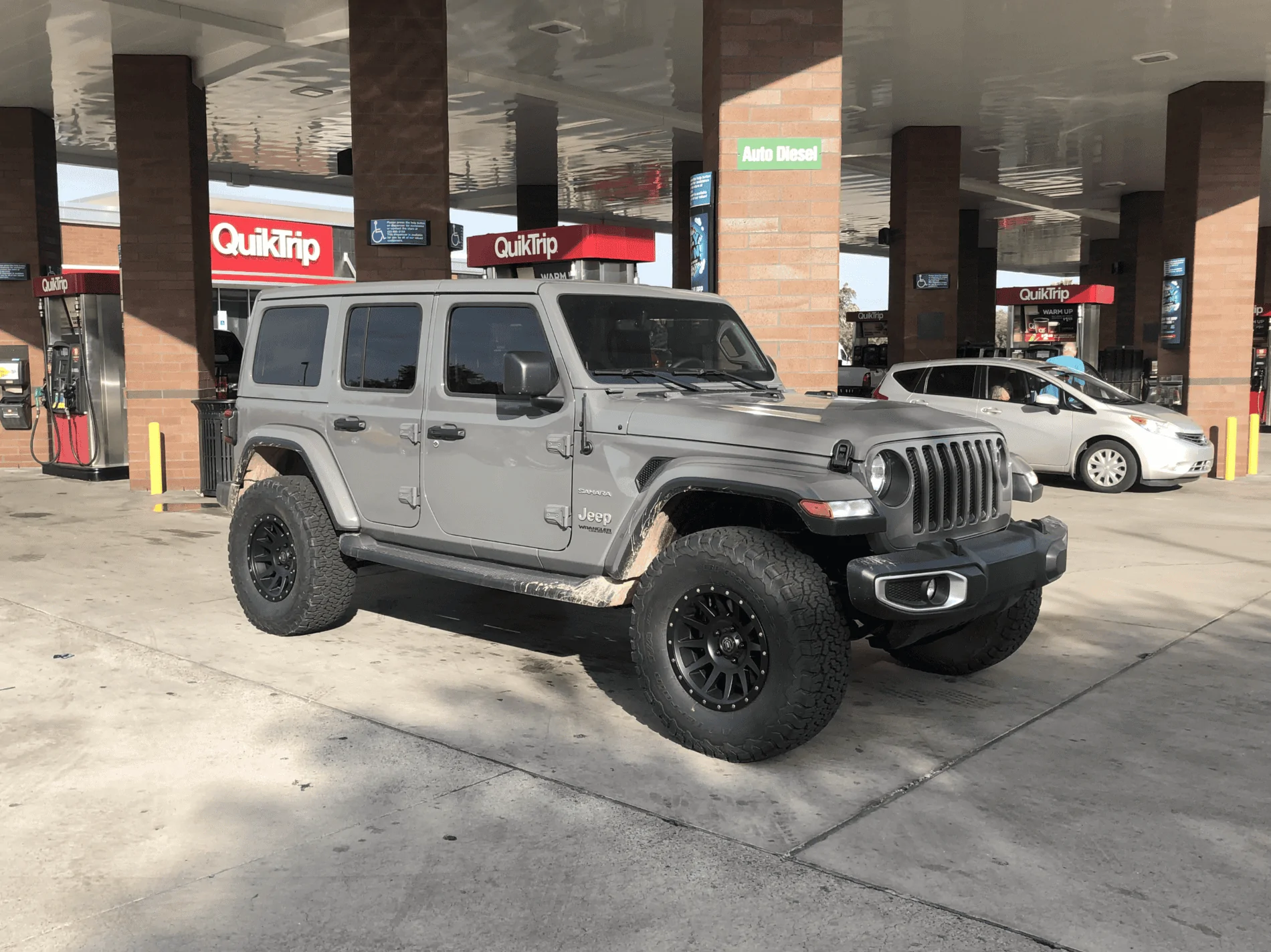 Jeep Wrangler JL Icon wheels 19538555-C565-4CB4-8EE0-369C72DE7AA6