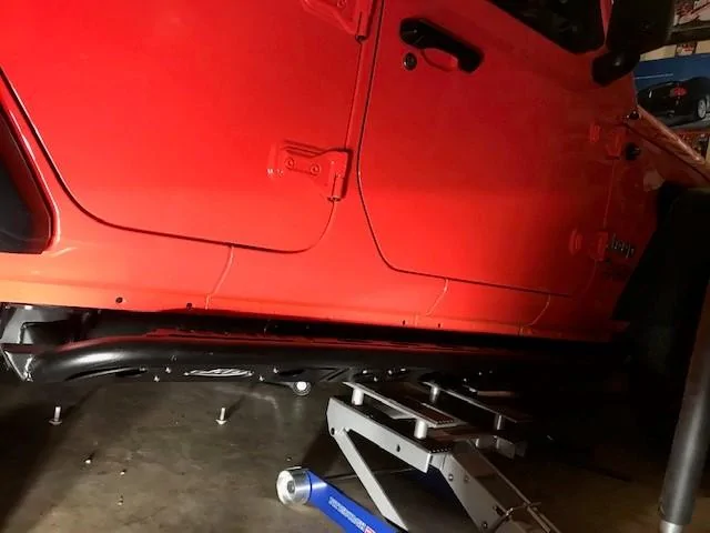 Jeep Wrangler JL LOD Destroyer vs ROAM Frame mounted steps r2
