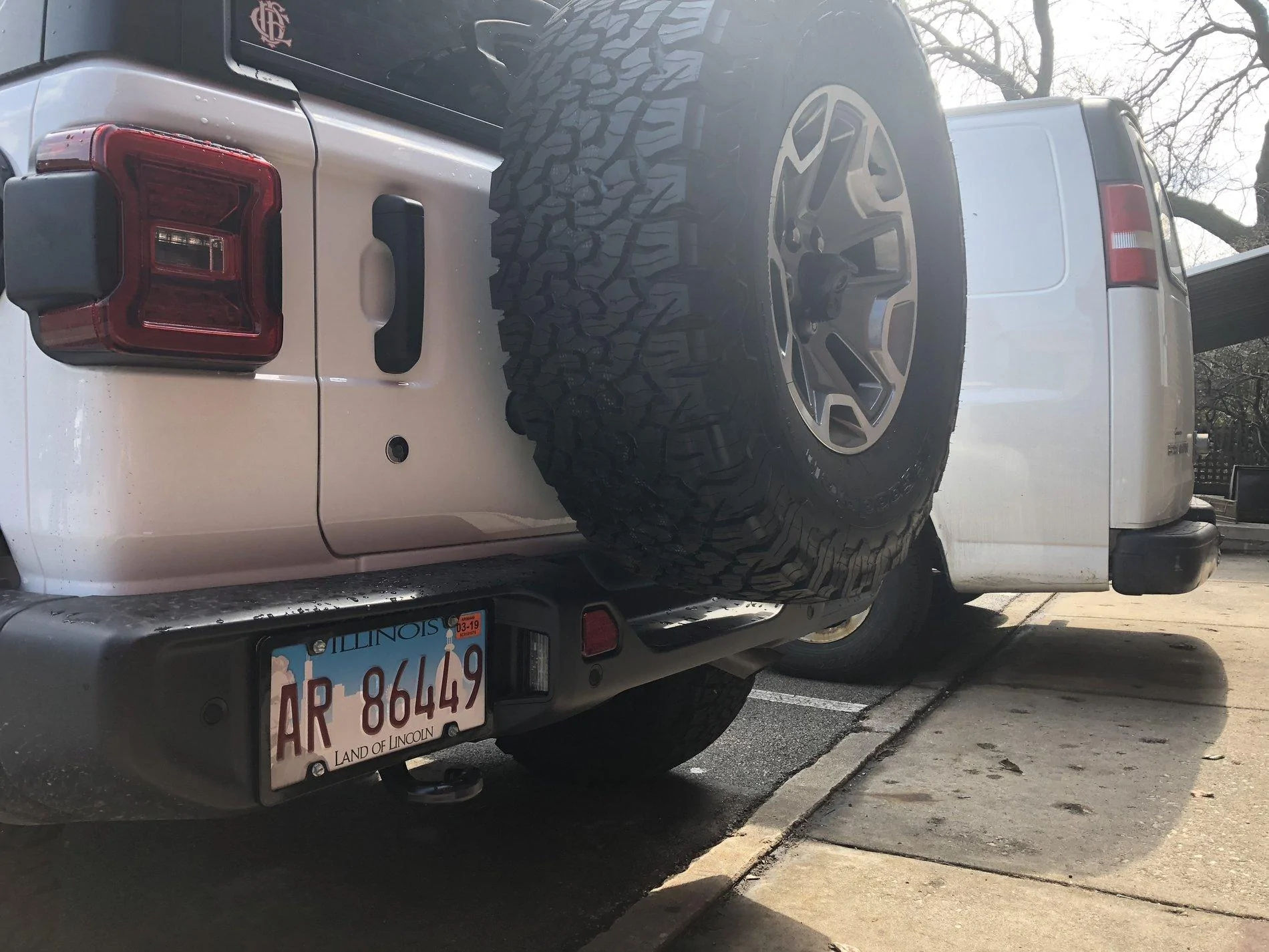 Jeep Wrangler JL Rough country spare tire relocation bracket 5E31F1CF-6ECE-4EF2-9A9F-EEBE2DF92EBE