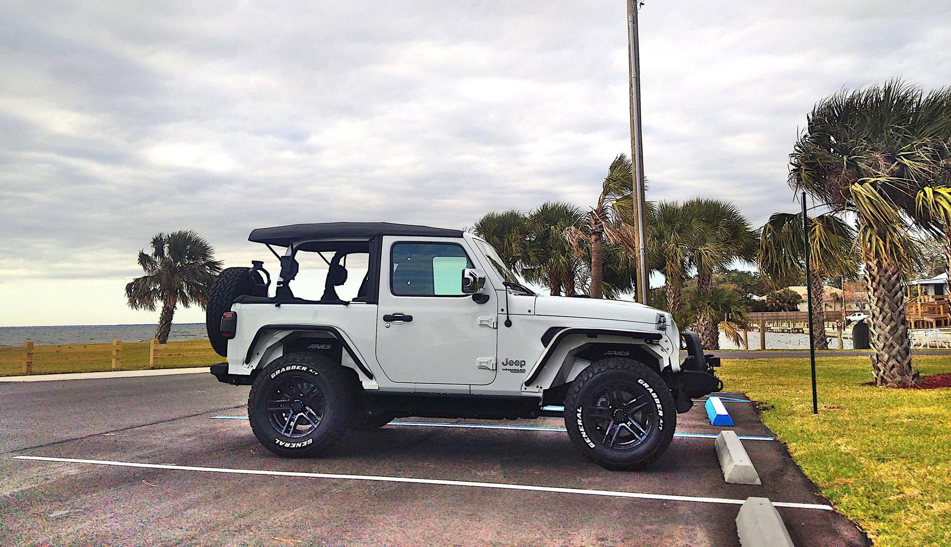 Jeep Wrangler JL white walls in or out?? jeep33_small