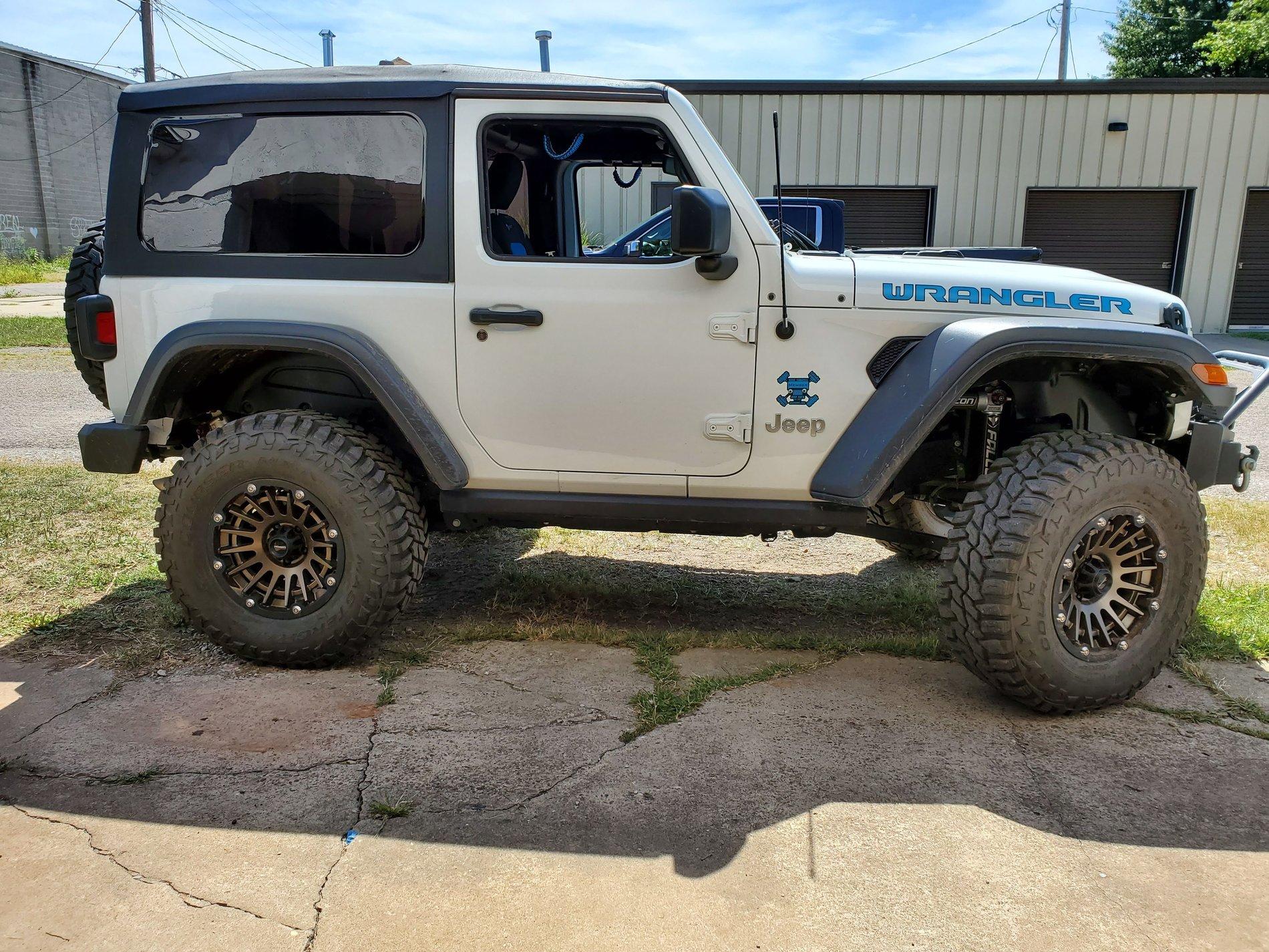 Jeep Wrangler JL 2 Door Soft Top, std. Tinted windows. 3B209136-8962-49F2-992D-7398EA2E25D9