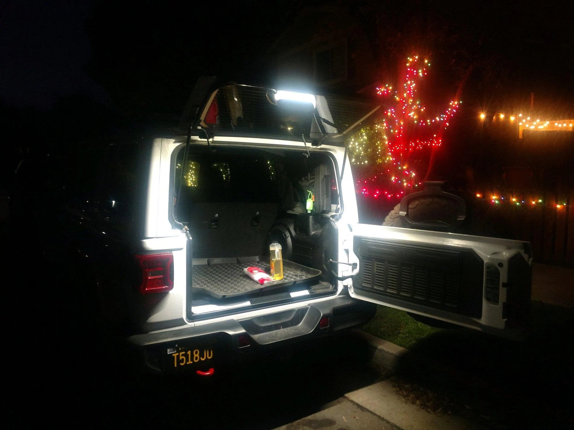 Jeep Wrangler JL DIY: Rear hatch LED light strip IMG_20191214_174002340_BURST000_COVER_TOP