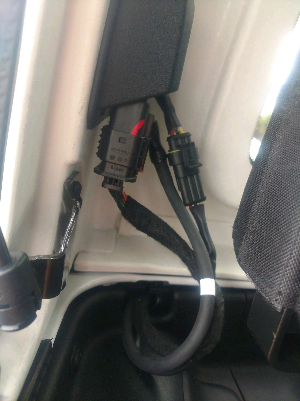 Jeep Wrangler JL DIY: Rear hatch LED light strip IMG_20191221_160308398
