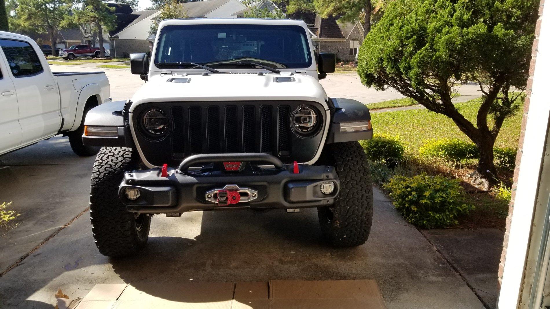 Jeep Wrangler JL WTS - Bright White JLR Grill 2019-12-22 11.41.15