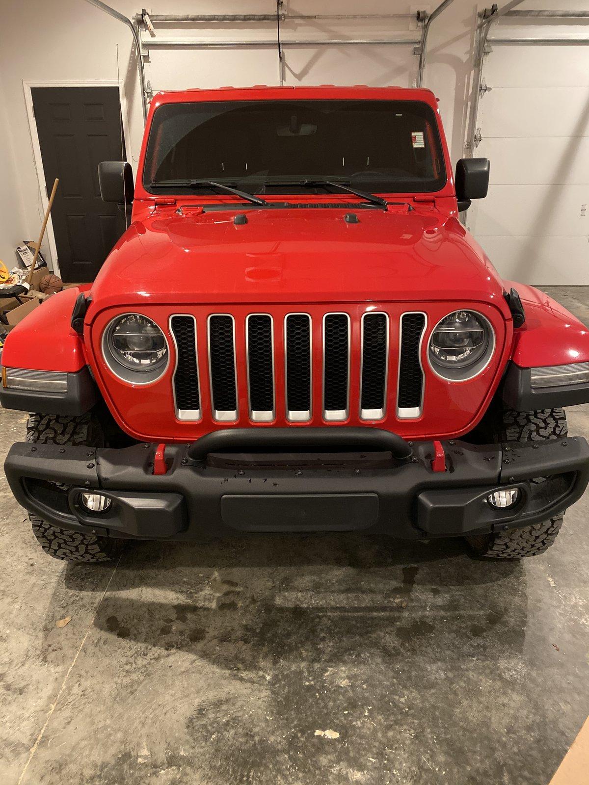 Jeep Wrangler JL Plastidip grill black E084E214-CD30-4E3D-91A3-E7D8F8D85793