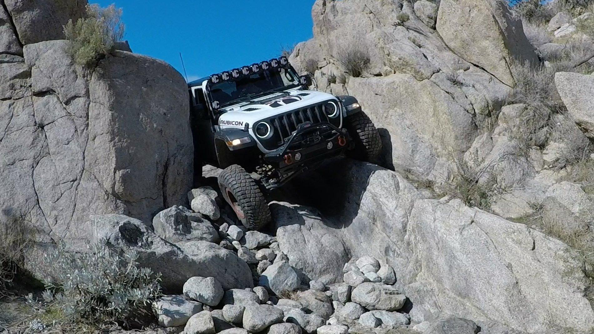 Jeep Wrangler JL Pinyon Mountain Trail (Squeeze and JLU) S1