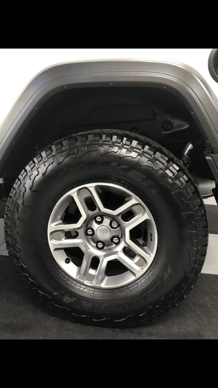 Jeep Wrangler JL 2018 jl front fender rub 0910D9C9-99B5-41BB-ABB5-33BEC2F1462C