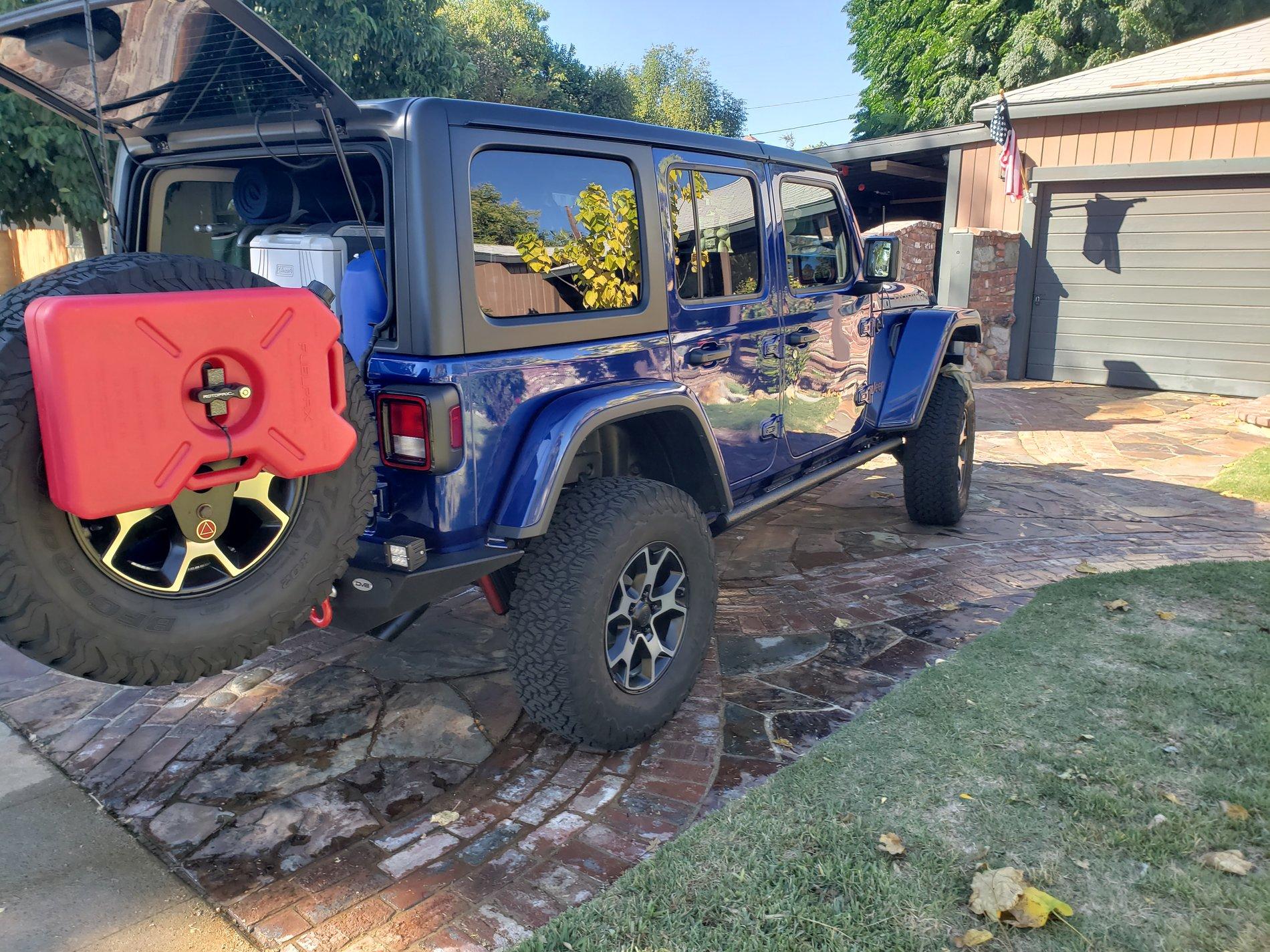 Jeep Wrangler JL gas can 20181019_095134