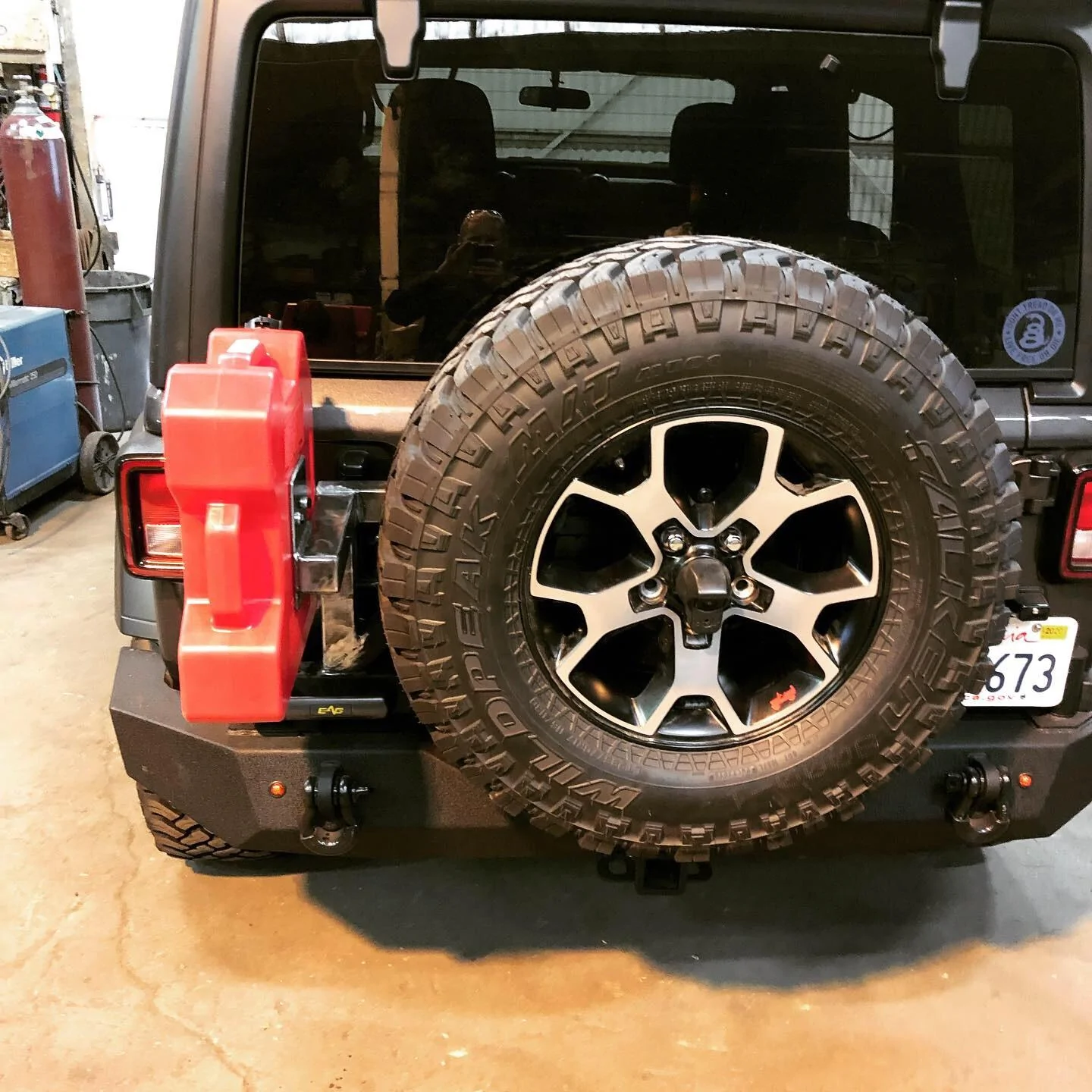 Jeep Wrangler JL gas can TPZI6745