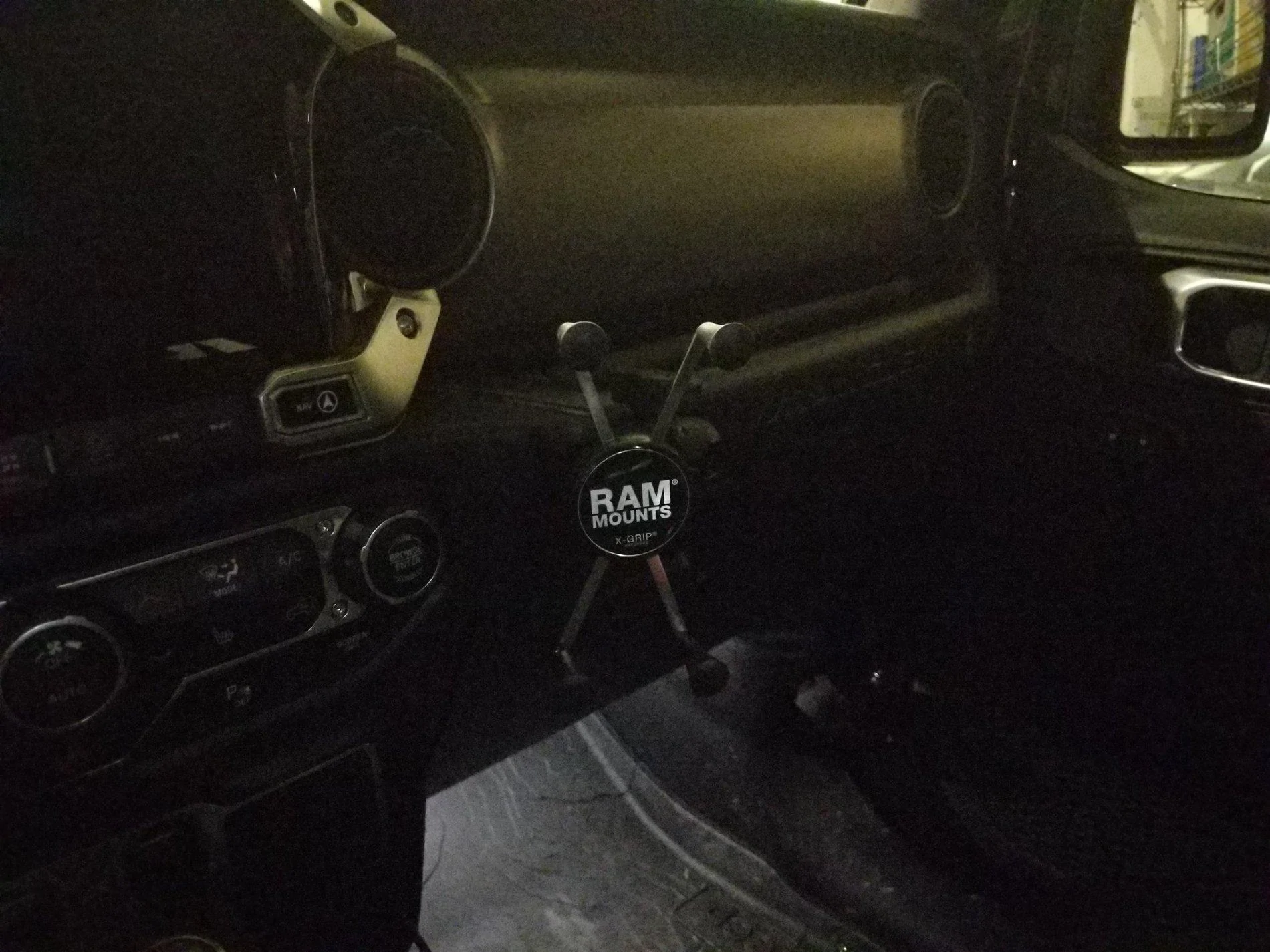 Jeep Wrangler JL Cellphone Holder for JLU Rubicon DSC_0038