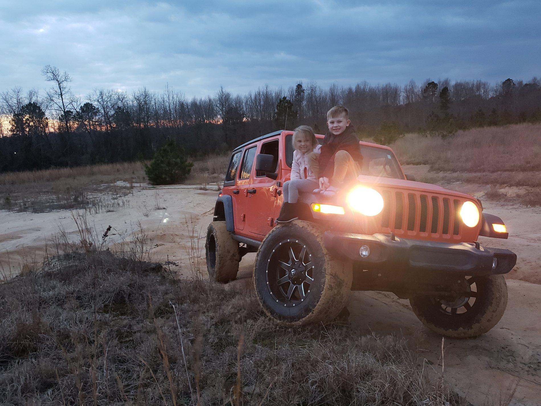 Jeep Wrangler JL 'Looking for mud' 20200103_173017