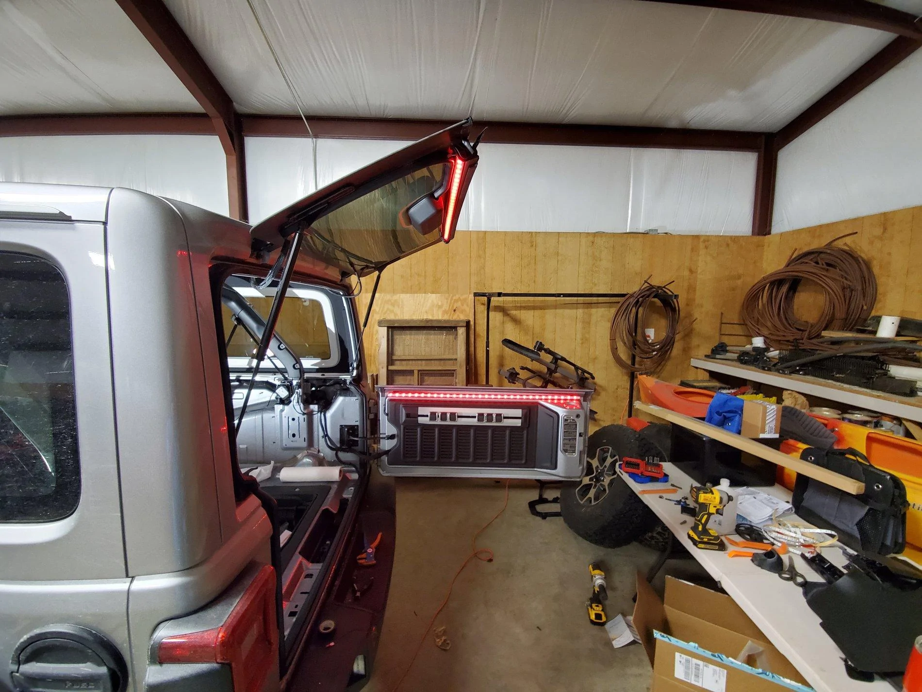 Jeep Wrangler JL DIY: Rear hatch LED light strip 20200105_182718