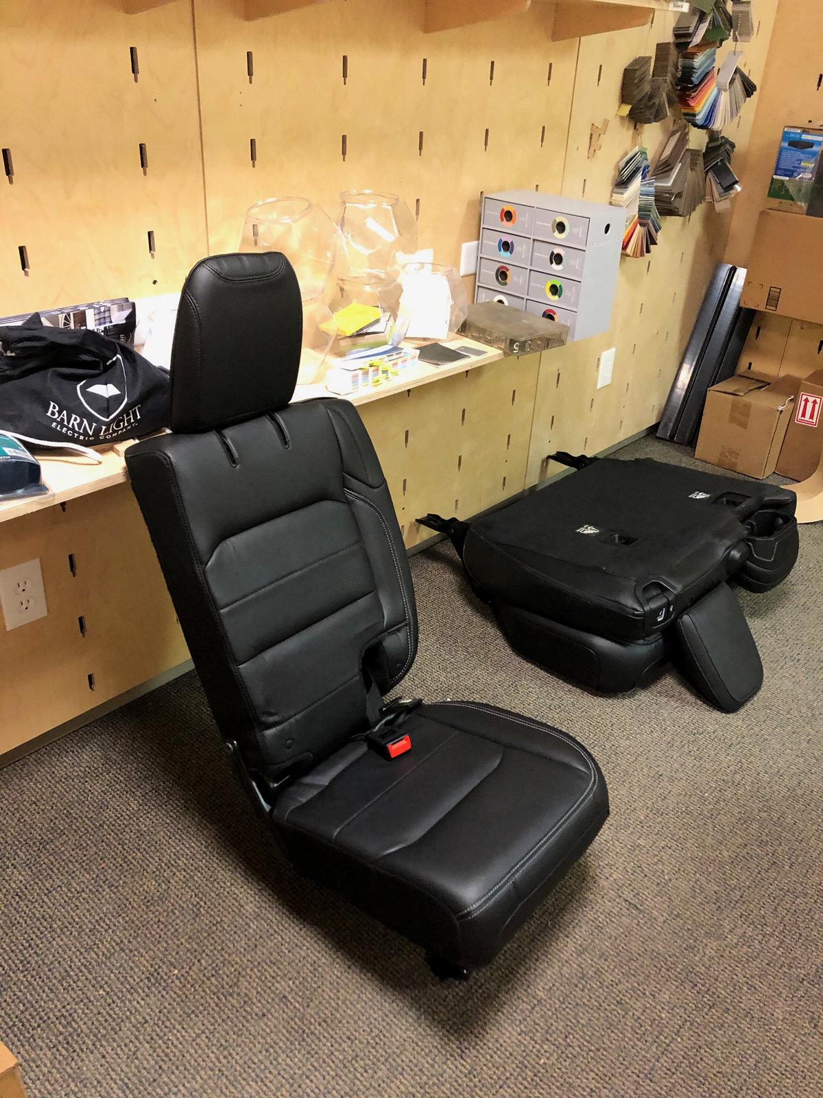 Jeep Wrangler JL 2018 Rear (only) Leather Seats - MINT CONDITION IMG_4322