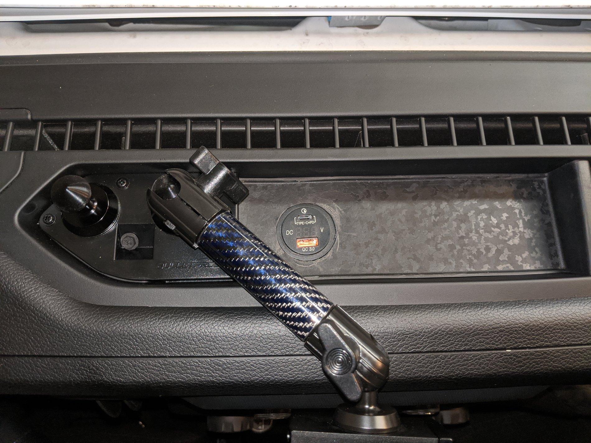 Jeep Wrangler JL USB in dash pocket. IMG_20200111_200329