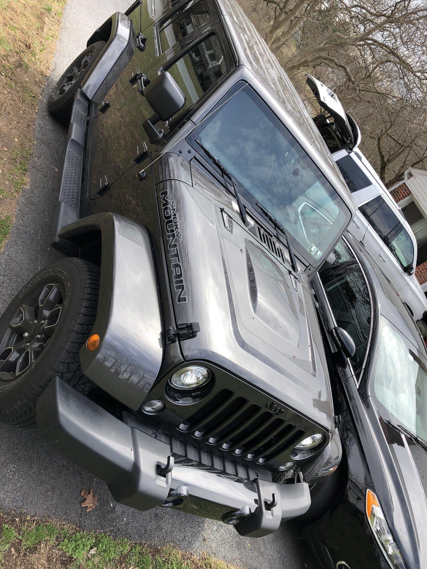 Jeep Wrangler JL GRANITE CRYSTAL METALLIC Wrangler JL Club 2A266815-A673-4B46-A84C-BD7358F54D79