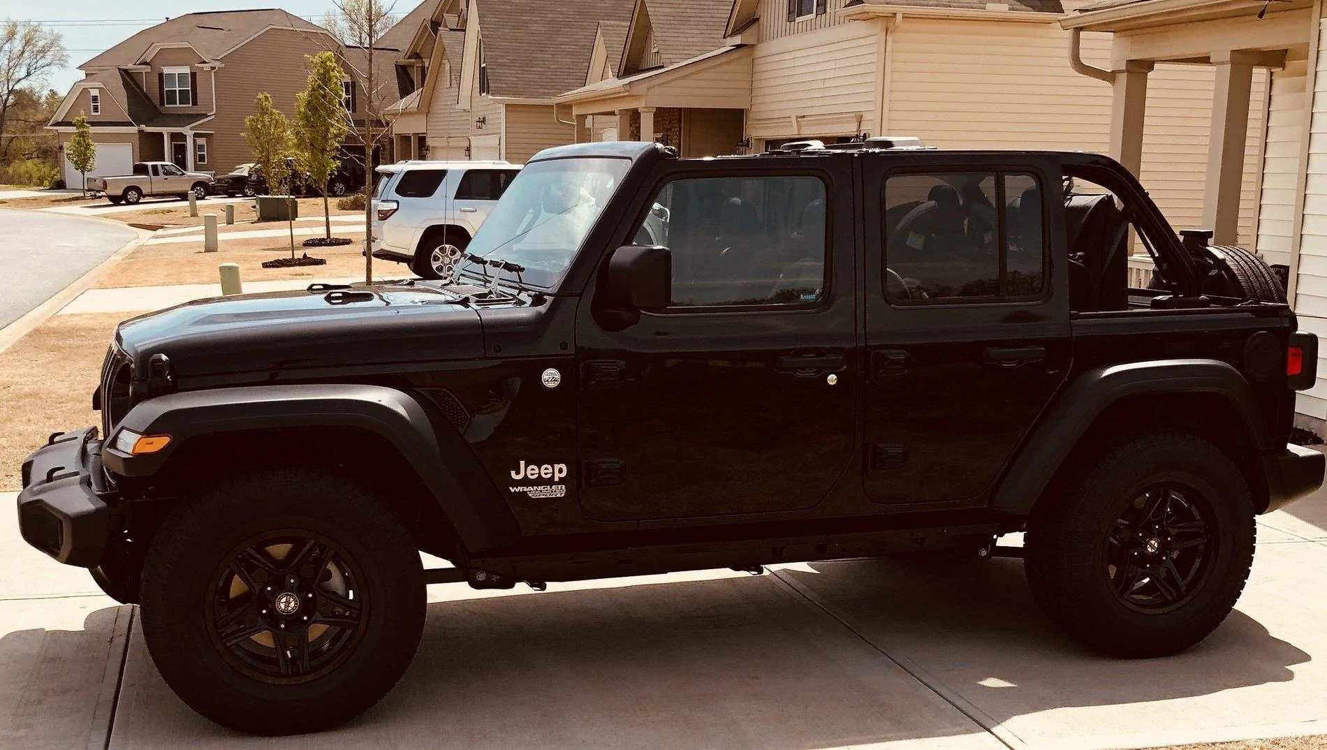 Jeep Wrangler JL BLACK Wrangler JL Club 6365A5C0-B413-41AD-BFB7-5687D995F999